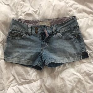 Maurice’s double button denim shorts